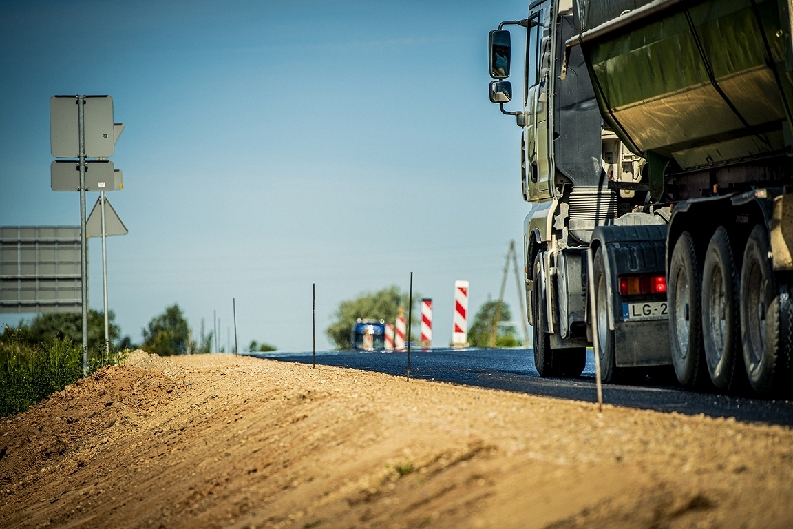 Valsts autoceļu tīklā būvdarbi notiek 60 posmos