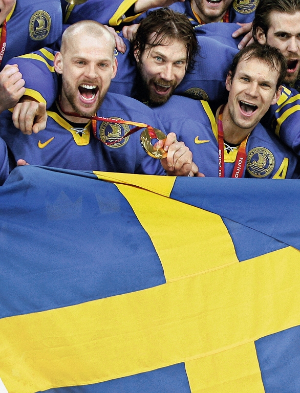 Three crowns in hockey / day