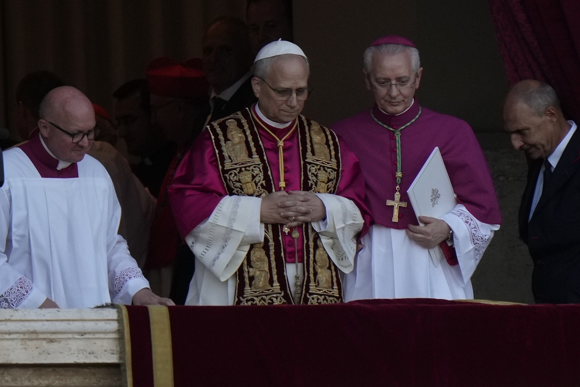 The new Pope becomes US Cardinal Robert Prevost / Day