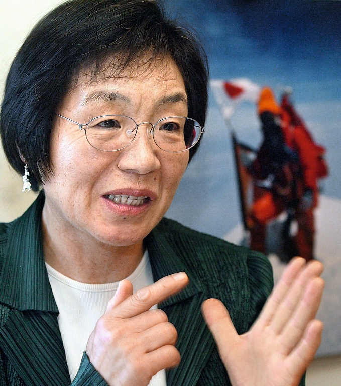 The first woman at the top of Everest / day