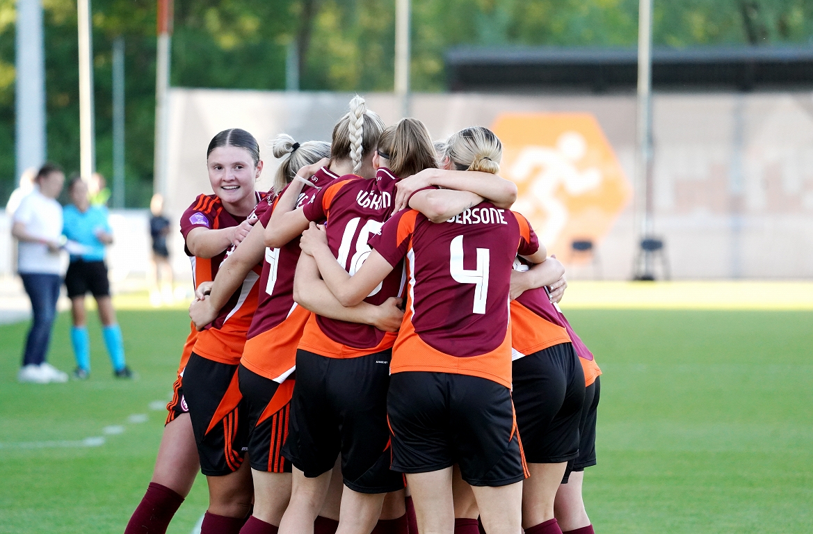 Latvian footballers enter the UEFA Nations B League / Day