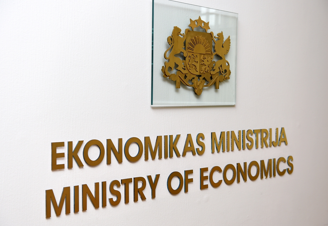 EM: Saspringtās ģeopolitiskās situācijas apstākļos IKP kāpums ir vērtējams pozitīvi
