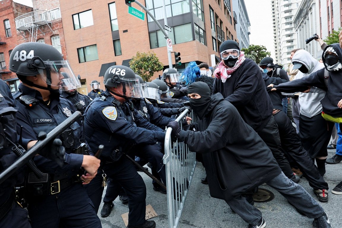 Also, San Francisco Protests Against the Deportation of Illegal Migrants Overgrown with Violence / Day