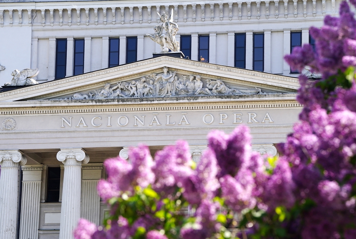 Due to the rules of reconstruction, the opera / day may have to be closed for several months