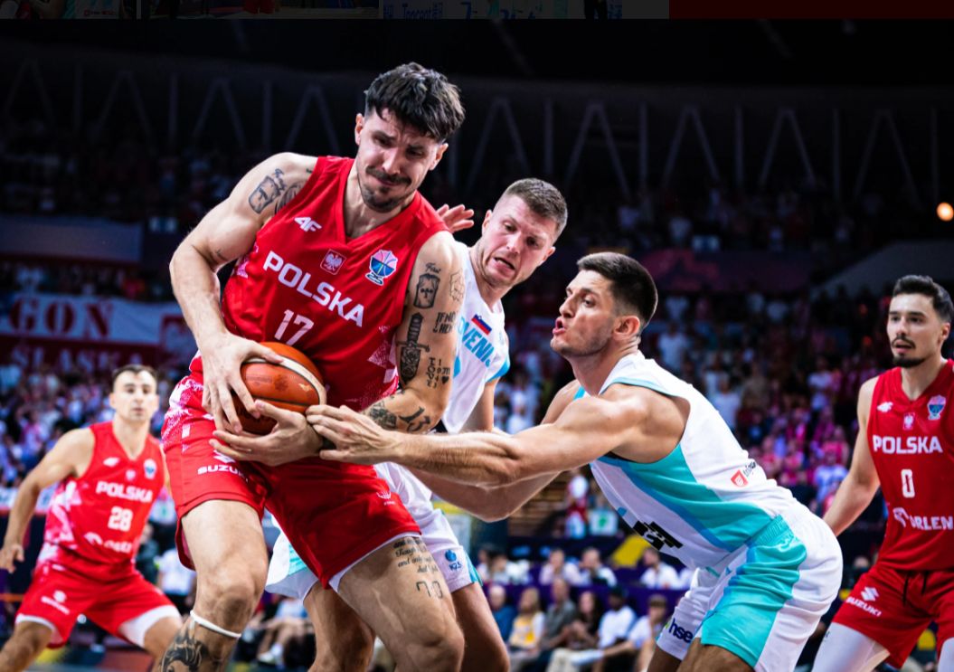 Polijas basketbolisti Eiropas čempionātā pārspēj Slovēniju, grieķi uzvar itāļus