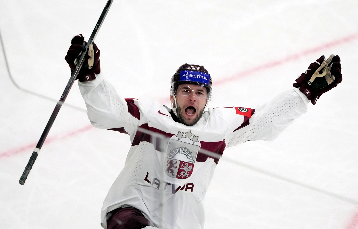 Dzierkals gūst divus vārtus uzvarētā IIHF Čempionu līgas spēlē