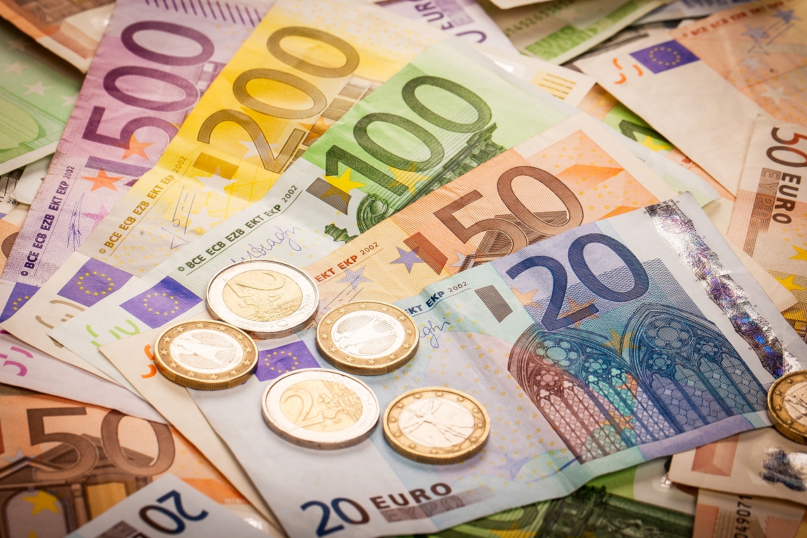 Nodokļu parādi Latvijā marta sākumā bija 823,888 miljoni eiro