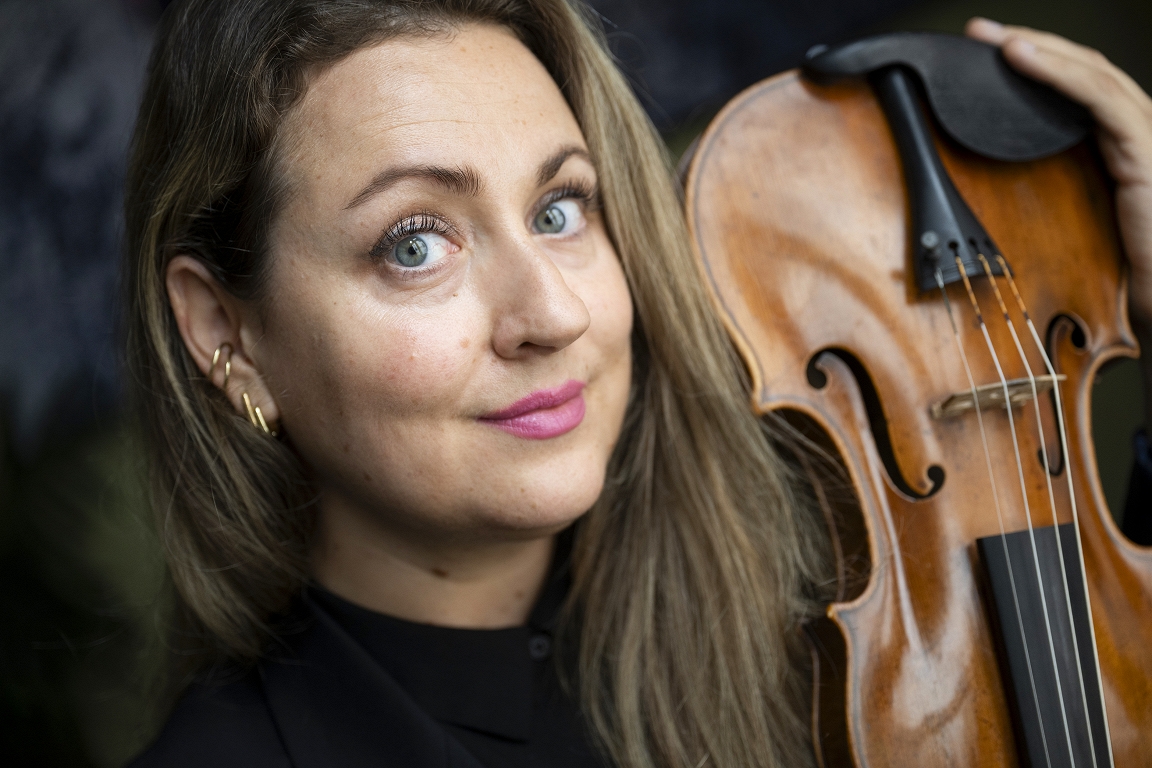 Vijolniece Elīna Bukša: Šobrīd mācos pārāk nepieķerties instrumentam. Tas ir grūti, bet svarīgi