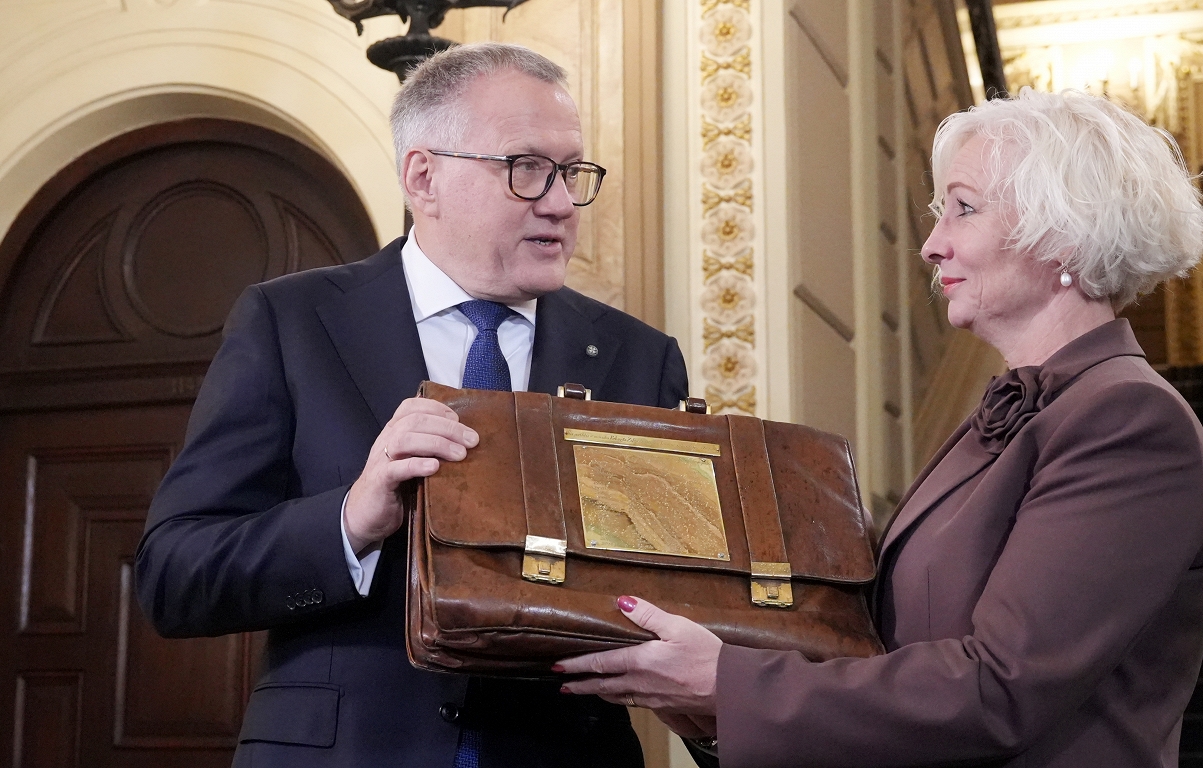 Finanšu ministram pašlaik nav bažu, ka parlamentā nākamā gada budžeta varētu nepieņemt