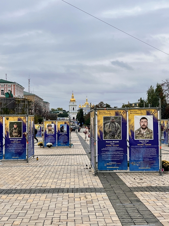 Gaidām tevi pēc uzvaras!
