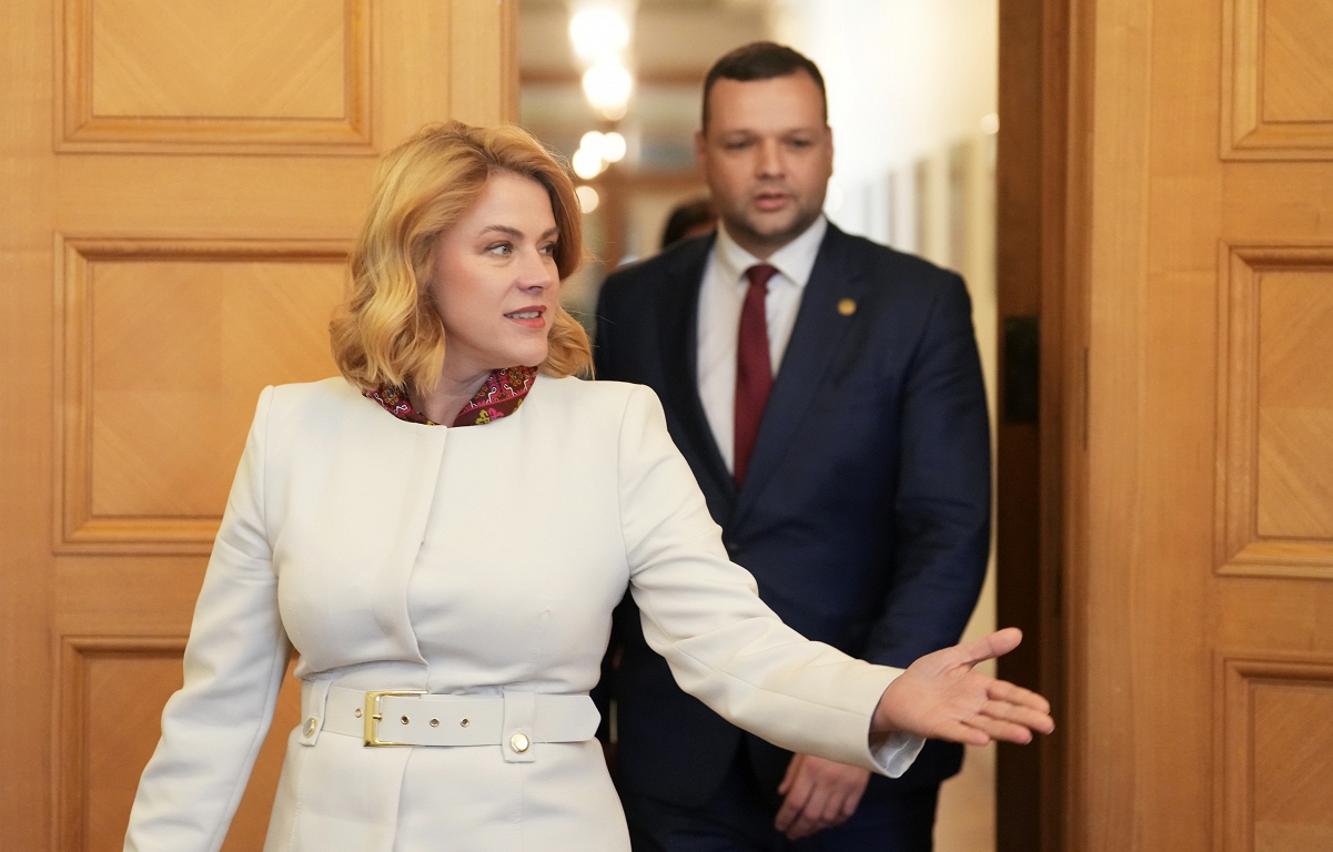 Siliņa un Uzulnieks valdības sēdē apmainās pārdomām par ministra darba kārtību