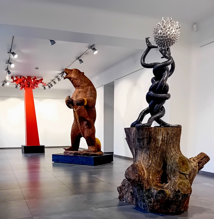 Tikšanās ar totēmiem. Aigara Bikšes izstādes Vēsturiskas atmiņas par tagadni recenzija