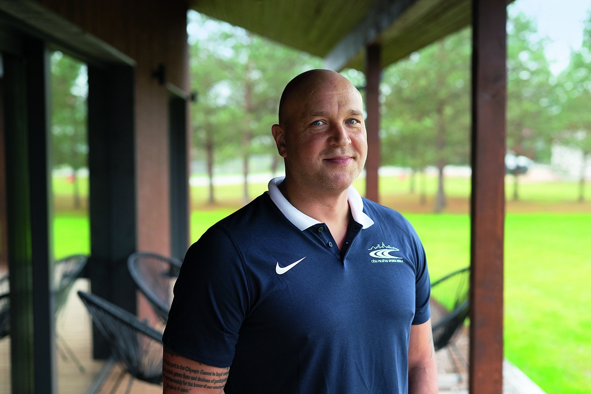 Pavērt vieglatlētikas apvāršņus. Intervija ar treneri Māri Urtānu