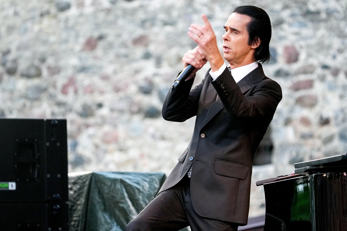 2025. gads populārajā mūzikā. Tikšanās vietu mainīt nedrīkst