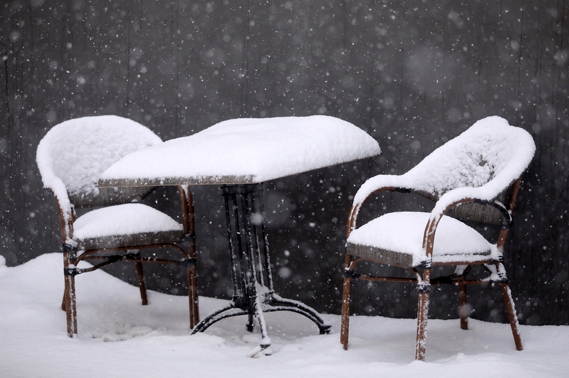 Vakarā un naktī valsts dienvidaustrumos ilgstoši snigs