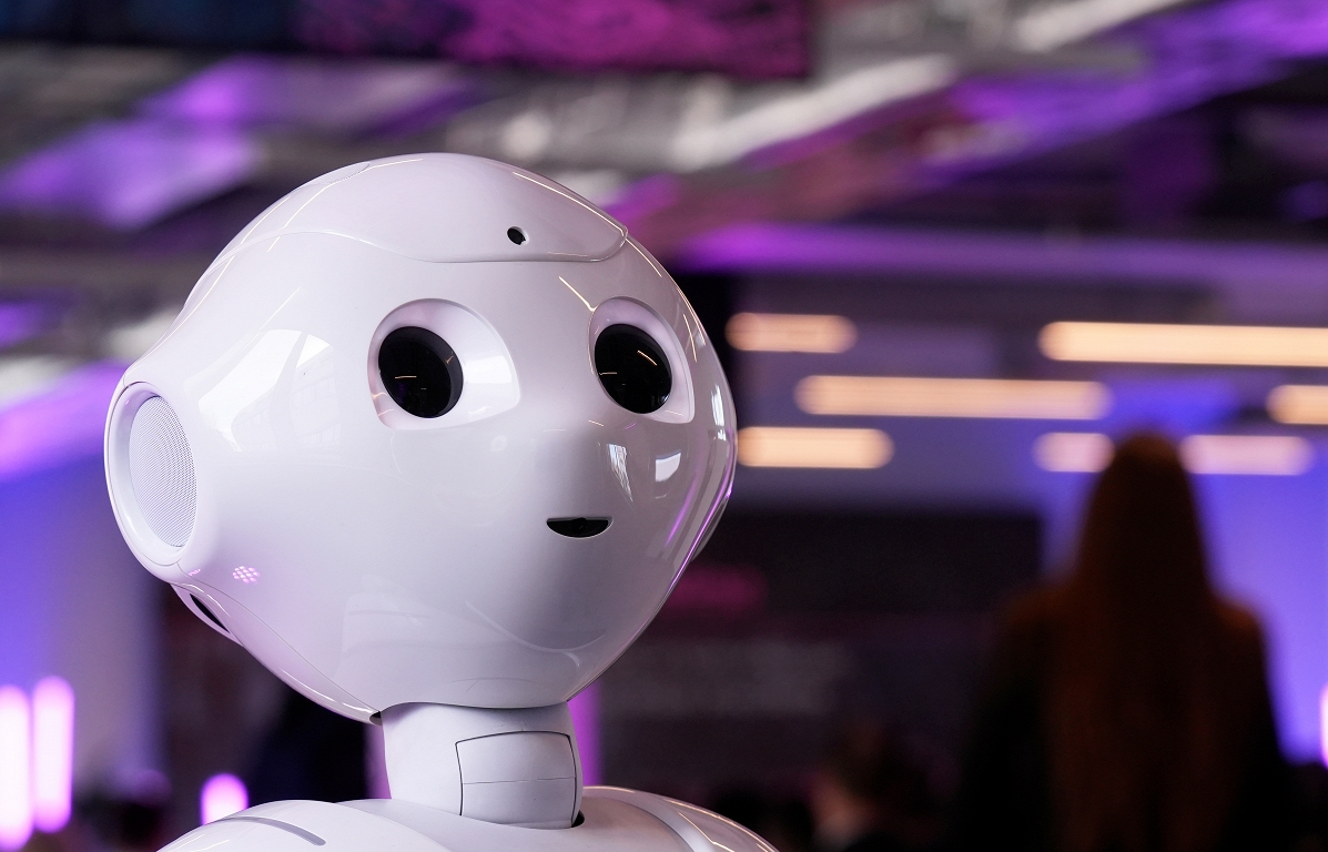 Deputāti kritizē Mākslīgā intelekta centra gauso darbību