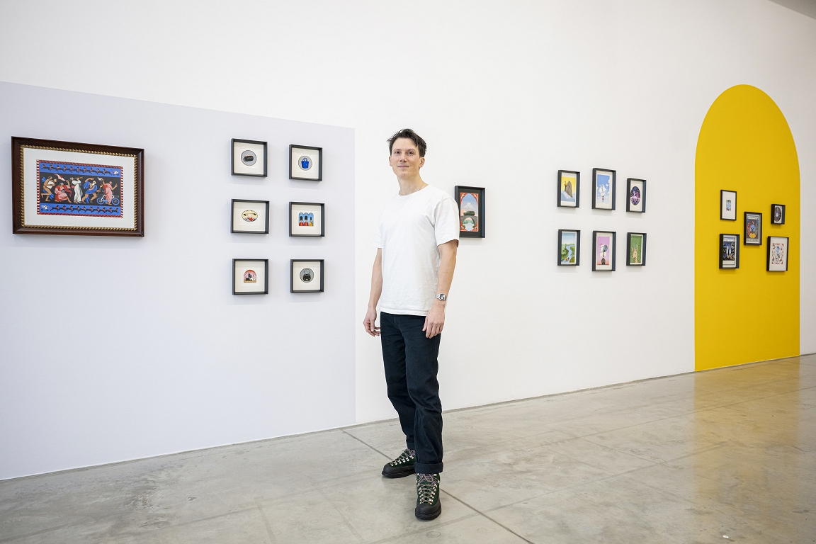 Pagrieziens centra virzienā. Atklāta mākslinieka Roberta Rūrāna izstāde Kastanis un Visums