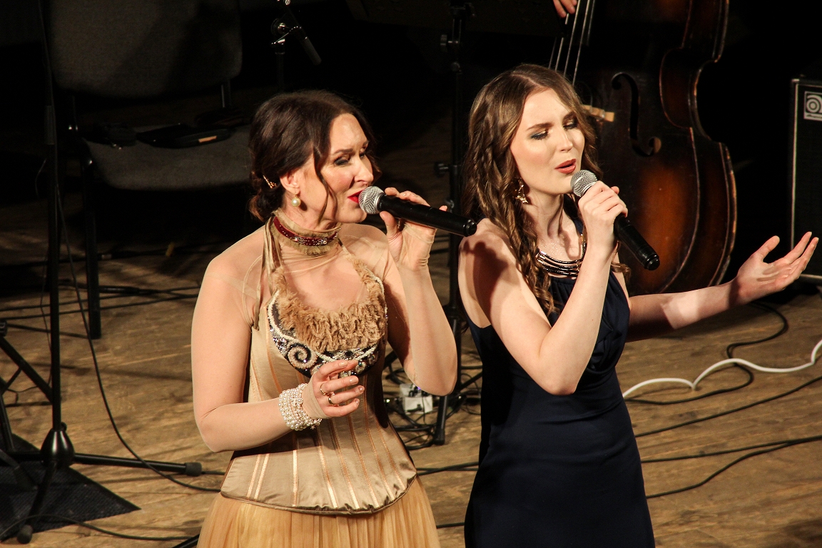 Katrai dziesmai ir savs stāsts. Romantiski pozitīvs koncerts Ar mīlestības pinekļiem Valmierā