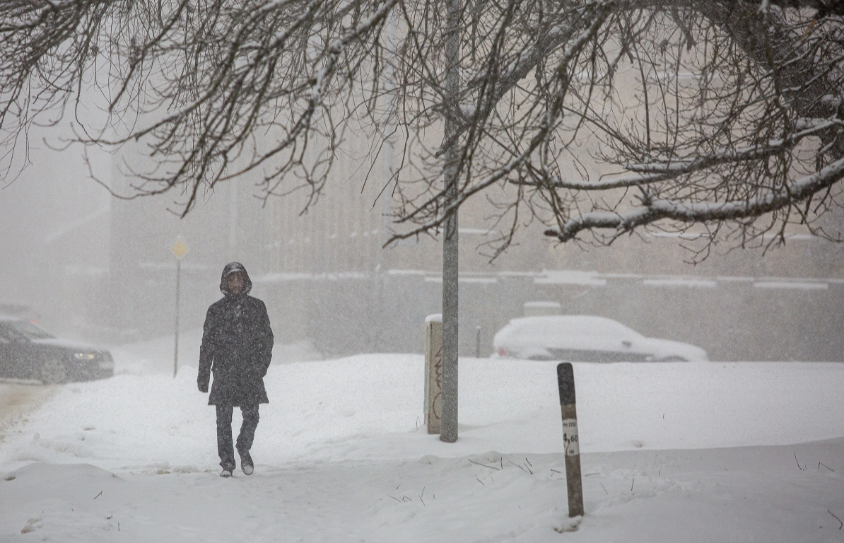 Gaidāmā sniegputeņa dēļ visā valstī izsludināts oranžais brīdinājums