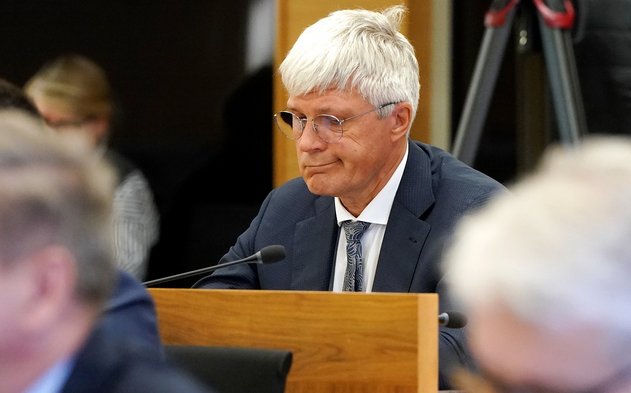 Bartaševičs sola arī pēc atstādināšanas turpināt kontrolēt solījumu izpildi