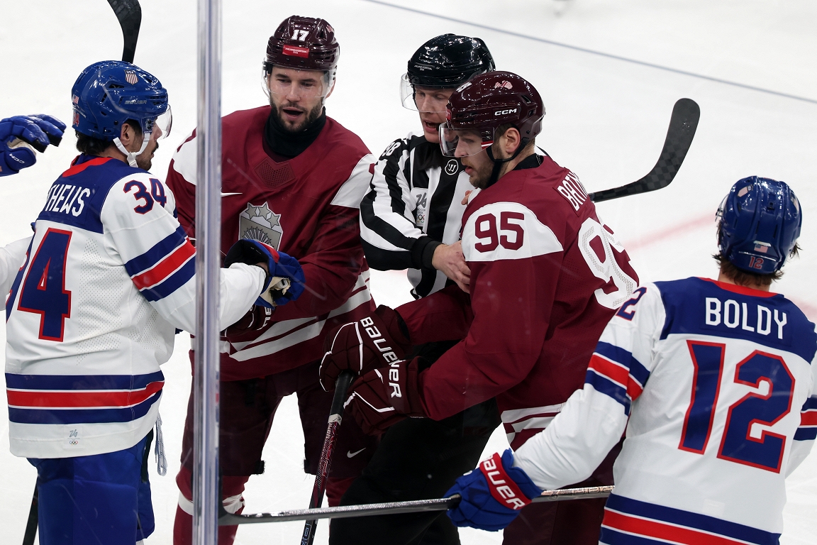 Latvijas hokejisti olimpisko spēļu turnīru sāk ar zaudējumu ASV