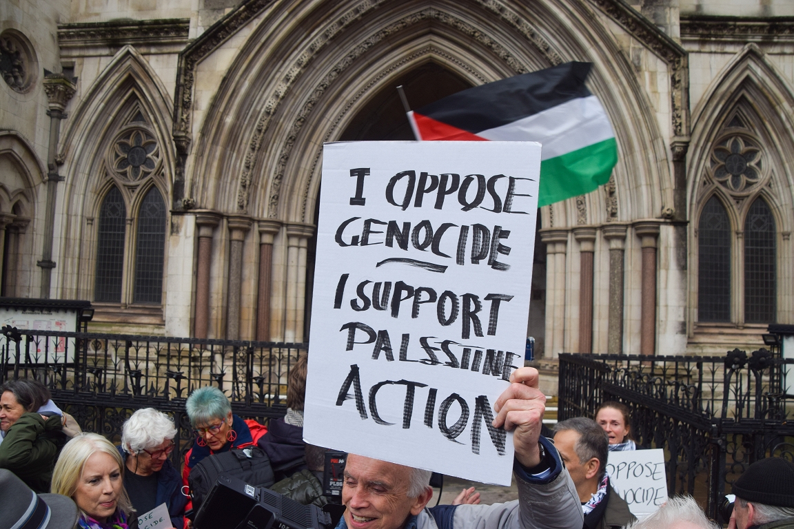 Lielbritānijas tiesa Palestine Action aizliegumu atzīst par nelikumīgu