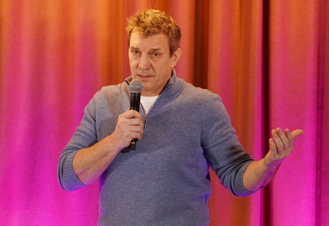 Hokeja treneris Ozoliņš bijušajai sievai izmaksās 650 000 eiro