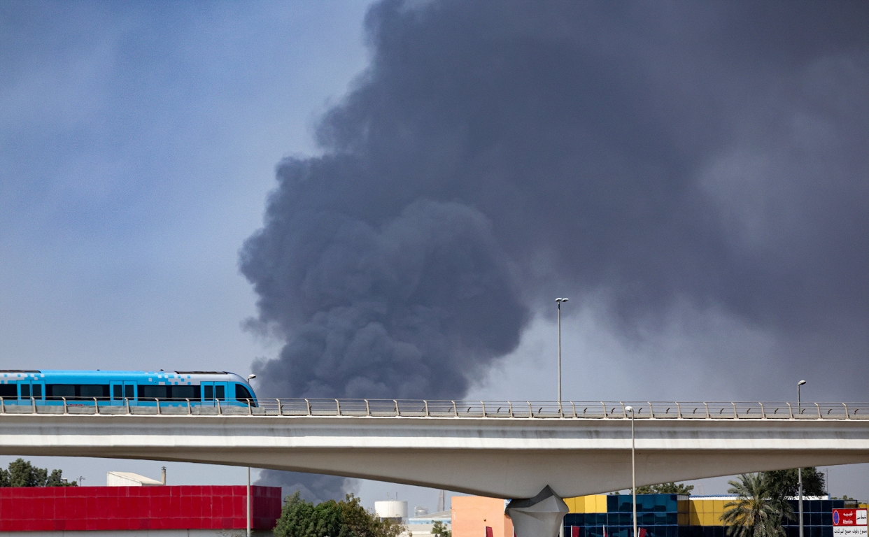 Irānas uzbrukums izraisa ugunsgrēku uz tankkuģa Dubaijas ostā