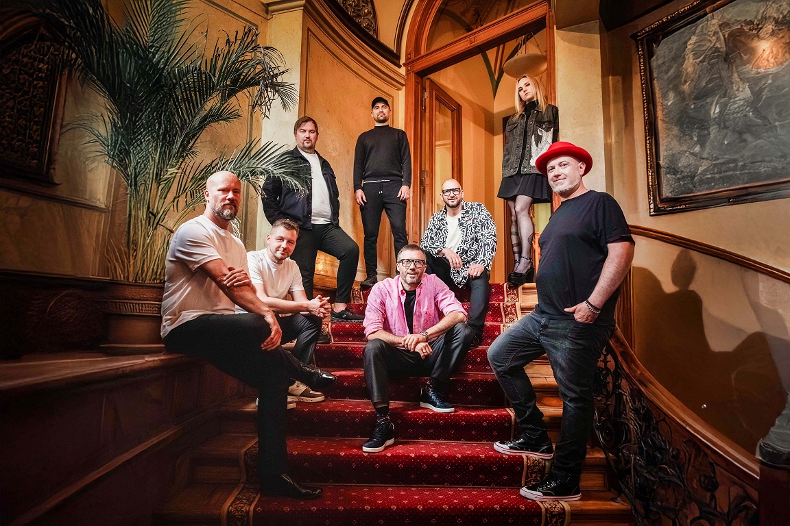 Iegriezīs riktīgu ballīti savējiem. Grupa Very Cool People aicina uz Lielāko mazkoncertu