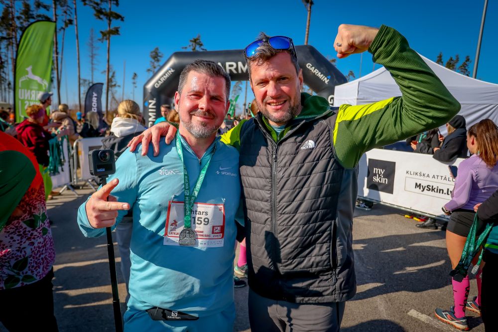 FOTO: Ar Busuļa un Grēviņa dalību un 4000 dalībniekiem Tērvetē atklāta Stirnubuka 13.sezona