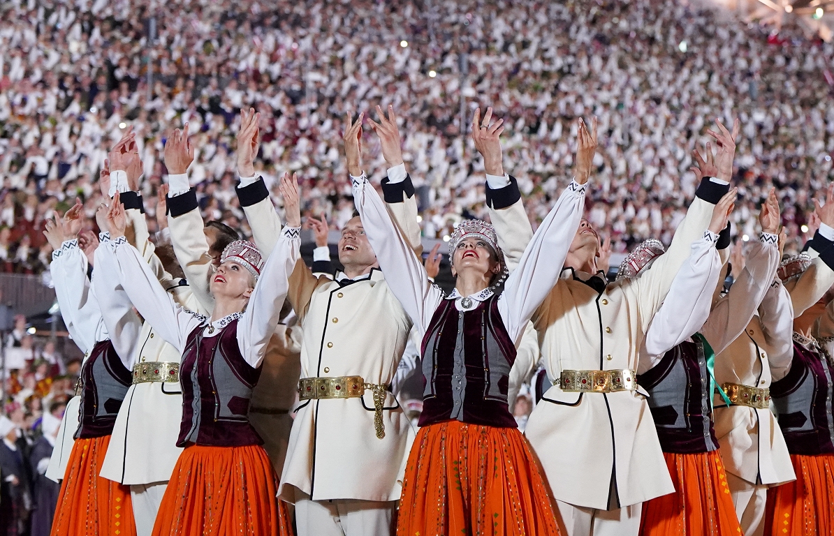 Apstiprina nākamo Vispārējo latviešu dziesmu un deju svētku laiku