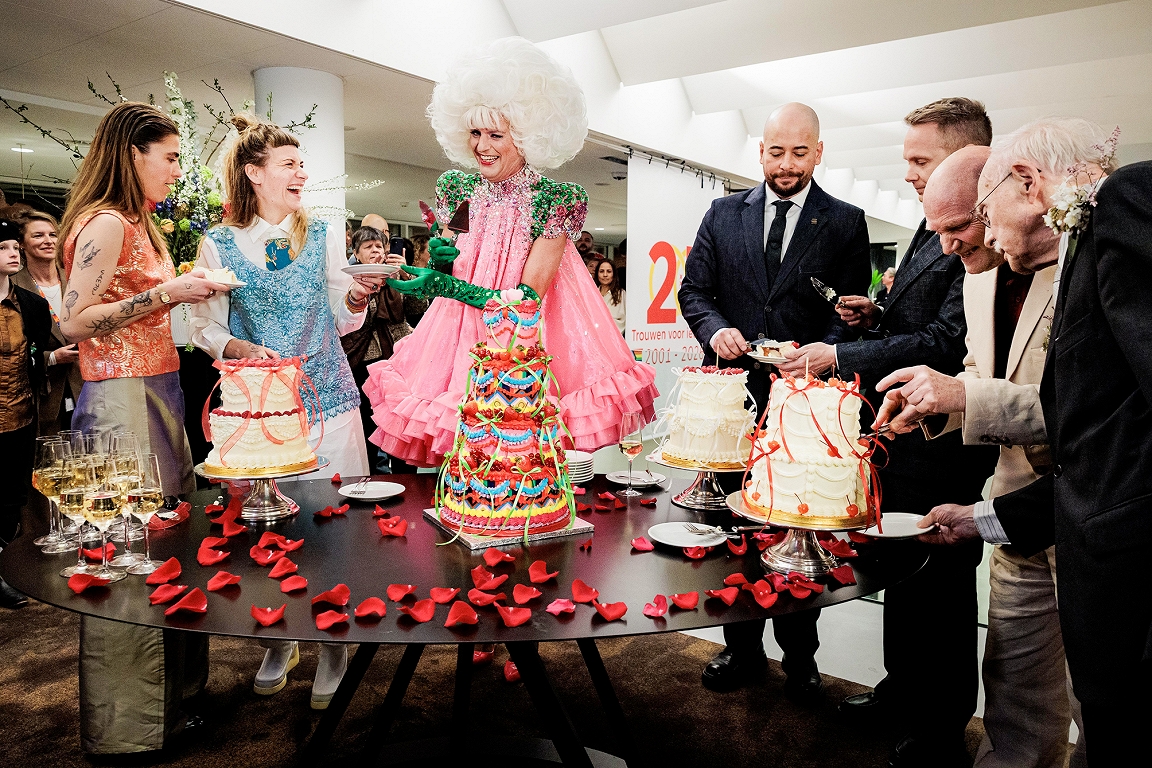 Ceremonijā Amsterdamā atzīmē pasaulē pirmo viendzimuma laulību 25. gadadienu