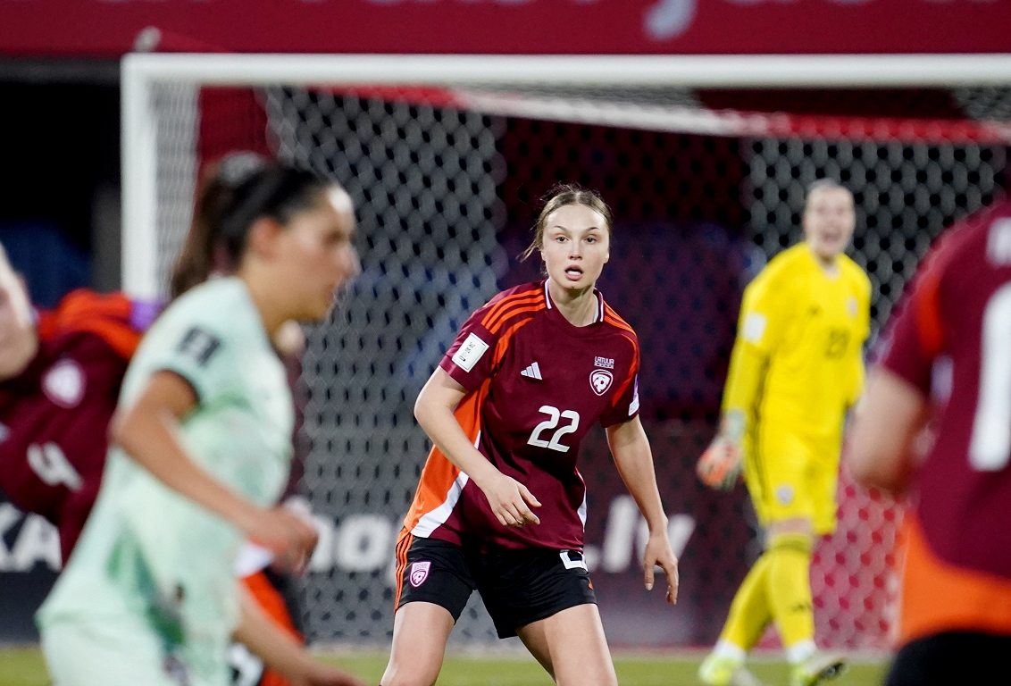 Latvijas futbolistes Pasaules kausa kvalifikācijas B līgas mačā zaudē Portugālei
