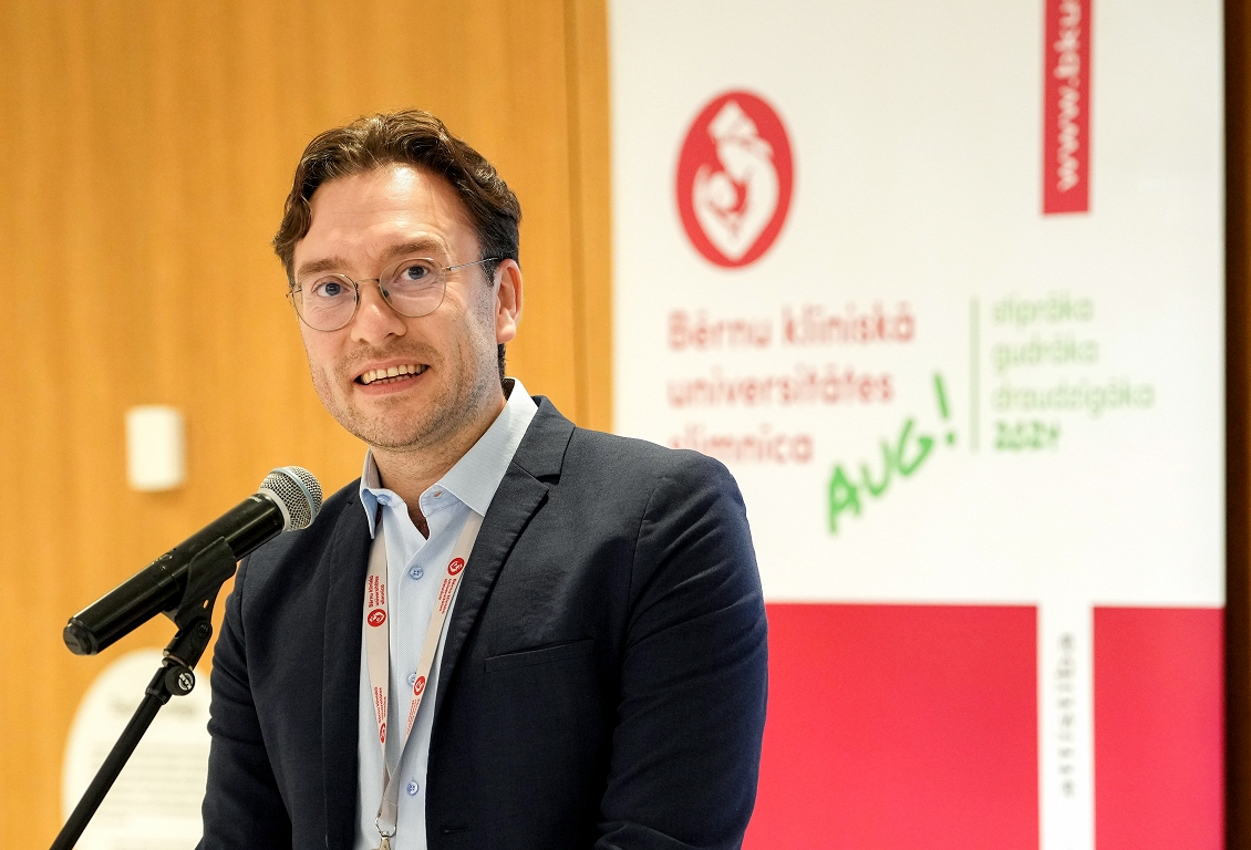 Rindas pat triju mēnešu garumā