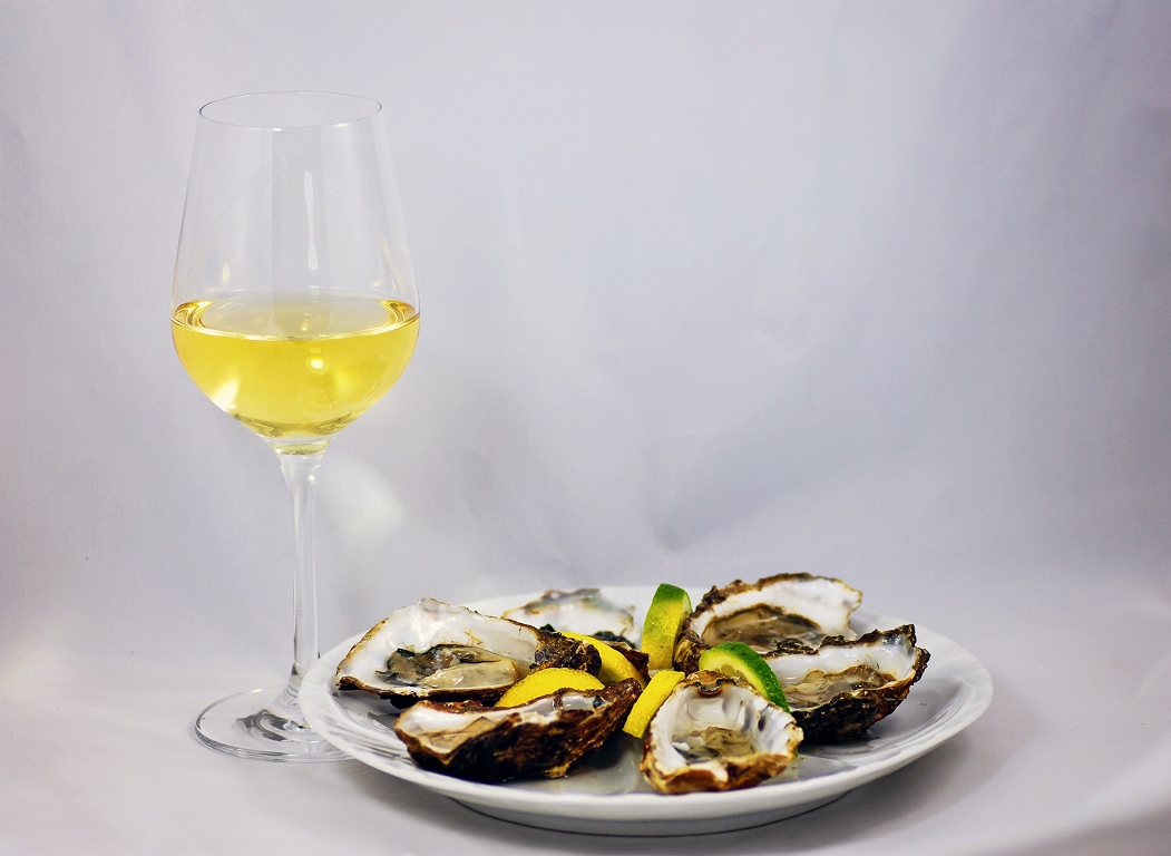 Burgundijas ziemeļu elegance glāzē