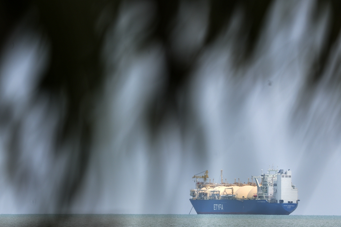 ASV armija Omānas līcī apšauda tankkuģi, kas mēģināja pārvad