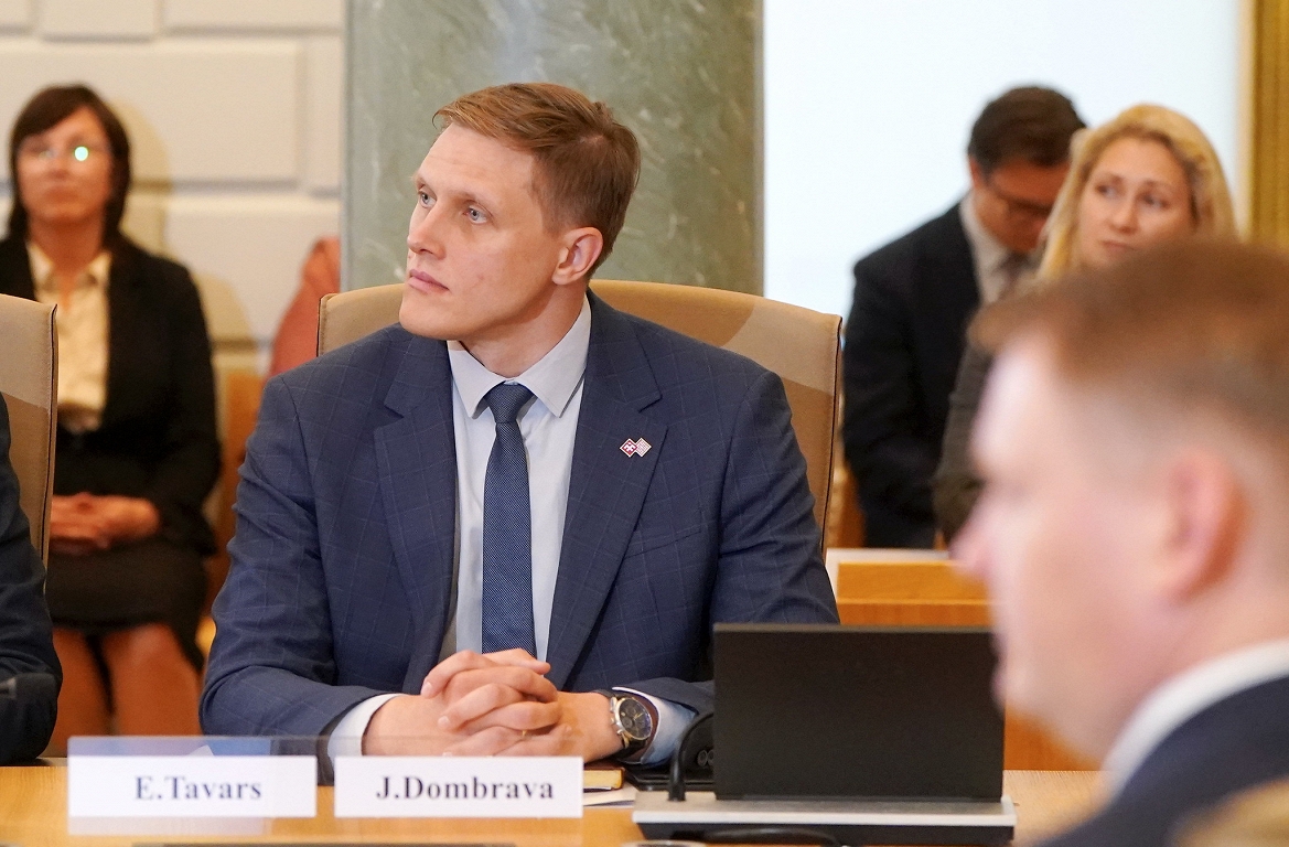 Iekšlietu ministrs pirmajā darba dienā uzdod padotajiem saziņā izmantot valsts valodu