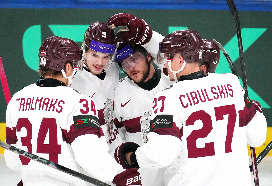 Latvijas hokejisti cīnās par vietu pasaules čempionāta pusfinālā