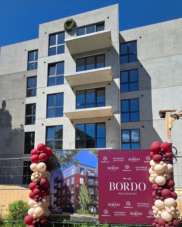 FOTO: Projektam Bordo rezidences Torņakalnā atzīmēti spāru svētki