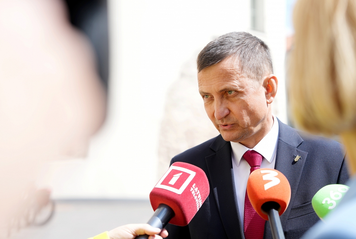 Likumsargi izņēmuši Krauzes datoru un telefonu; pret viņu sākts kriminālprocess