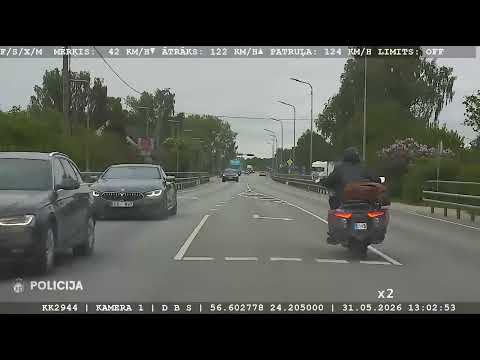 VIDEO: No policijas bēgošs motociklists saņem 6700 eiro sodu un paliek bez tiesībām