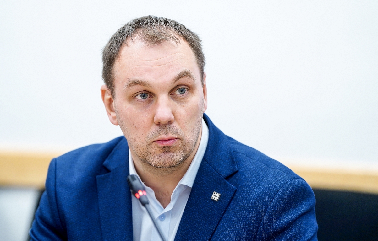 Finanšu robs zālēm turpina augt