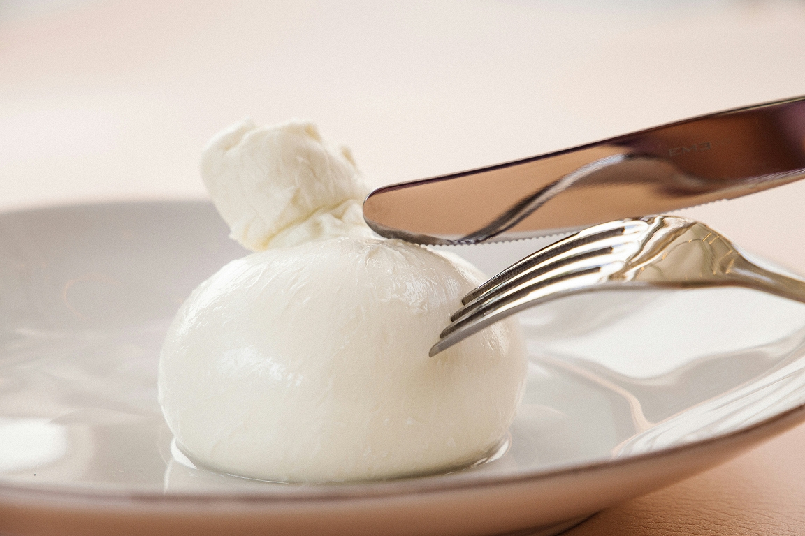 Burrata – siers, kas iemācīja pasaulei mīlēt krēmīgumu