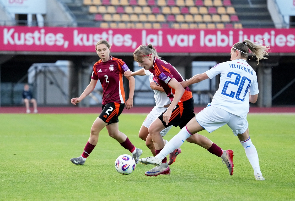 Latvijas futbolistes PK kvalifikāciju noslēdz ar zaudējumu u