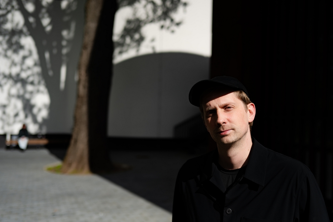 Nopietni gatavojos briedumam. Intervija ar režisoru Elmāru S